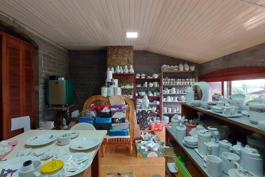 Casa com 382m², 3 vagas, no bairro Santa Catarina em Caxias do Sul para Comprar