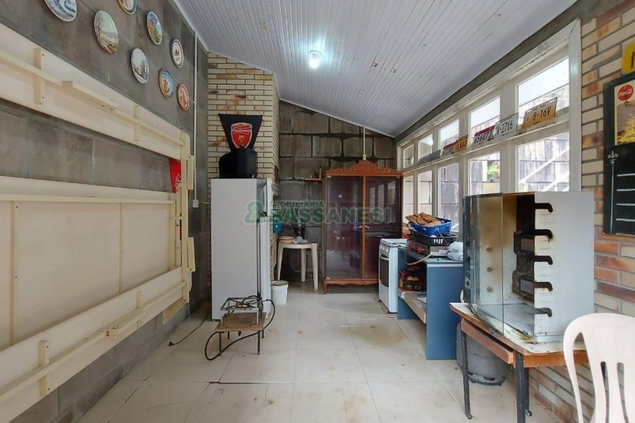 Casa com 382m², 3 vagas, no bairro Santa Catarina em Caxias do Sul para Comprar