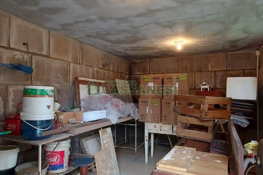 Casa com 382m², 3 vagas, no bairro Santa Catarina em Caxias do Sul para Comprar