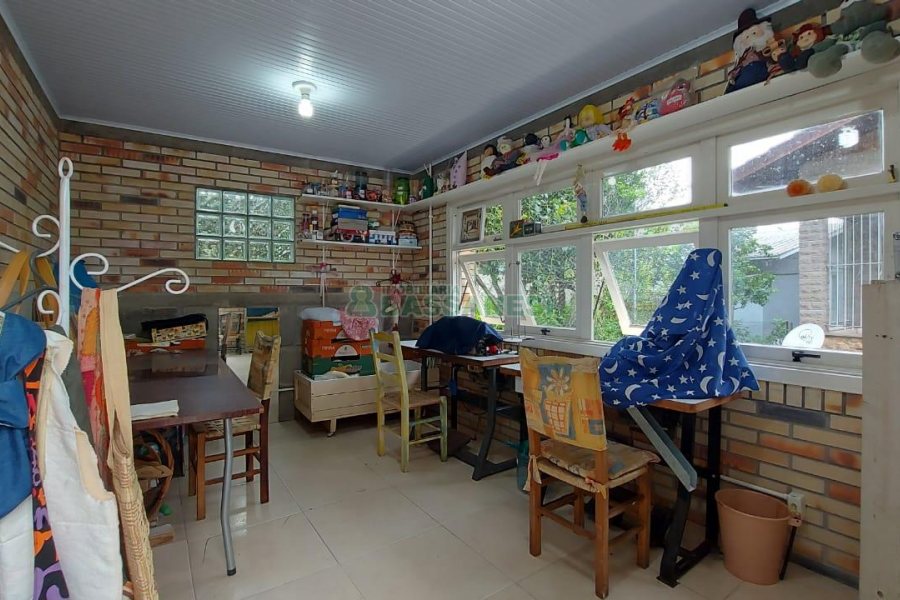 Casa com 382m², 3 vagas, no bairro Santa Catarina em Caxias do Sul para Comprar