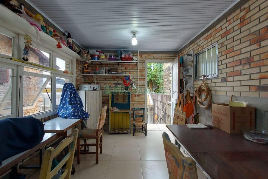 Casa com 382m², 3 vagas, no bairro Santa Catarina em Caxias do Sul para Comprar