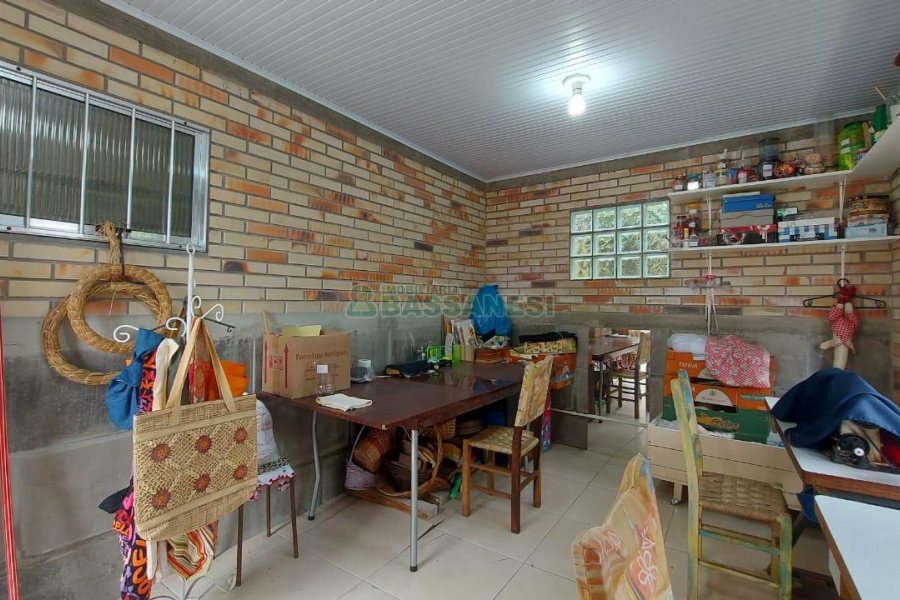 Casa com 382m², 3 vagas, no bairro Santa Catarina em Caxias do Sul para Comprar