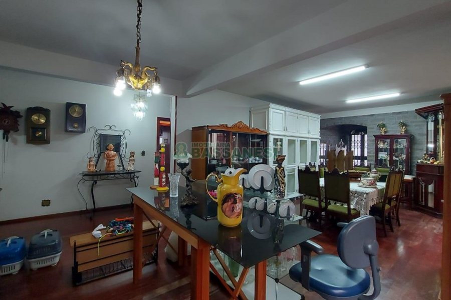 Casa com 382m², 3 vagas, no bairro Santa Catarina em Caxias do Sul para Comprar