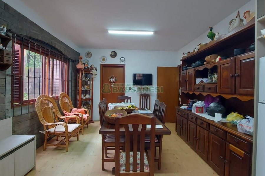 Casa com 382m², 3 vagas, no bairro Santa Catarina em Caxias do Sul para Comprar