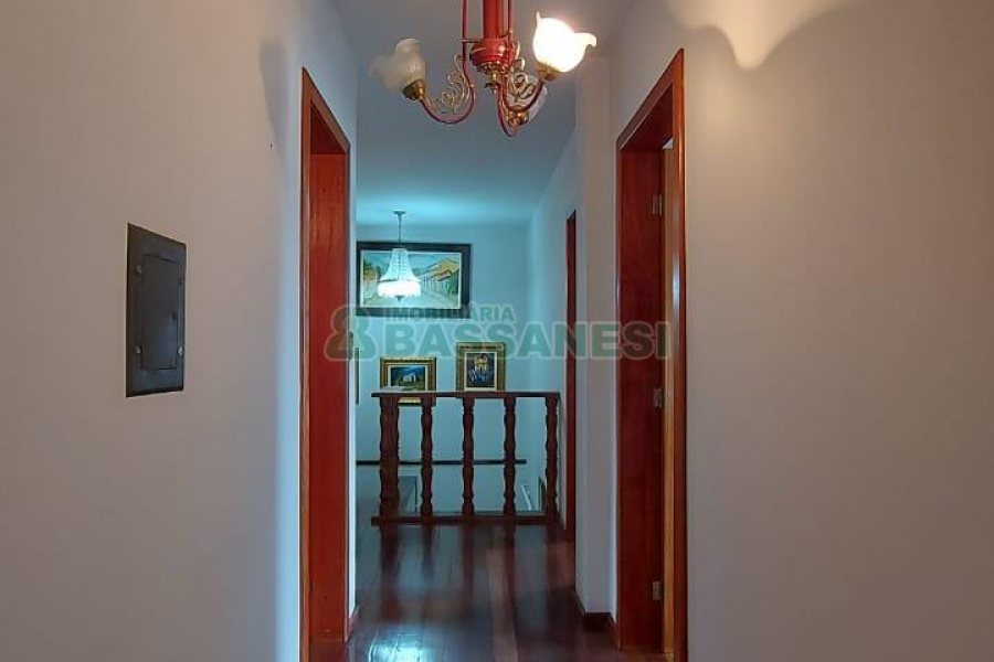 Casa com 382m², 3 vagas, no bairro Santa Catarina em Caxias do Sul para Comprar