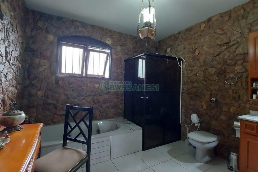 Casa com 382m², 3 vagas, no bairro Santa Catarina em Caxias do Sul para Comprar