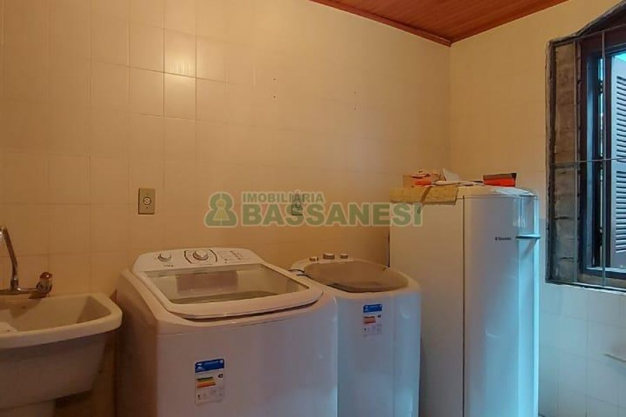 Casa com 382m², 3 vagas, no bairro Santa Catarina em Caxias do Sul para Comprar
