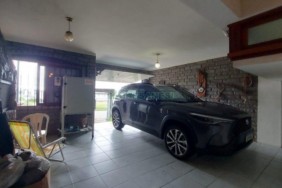 Casa com 382m², 3 vagas, no bairro Santa Catarina em Caxias do Sul para Comprar