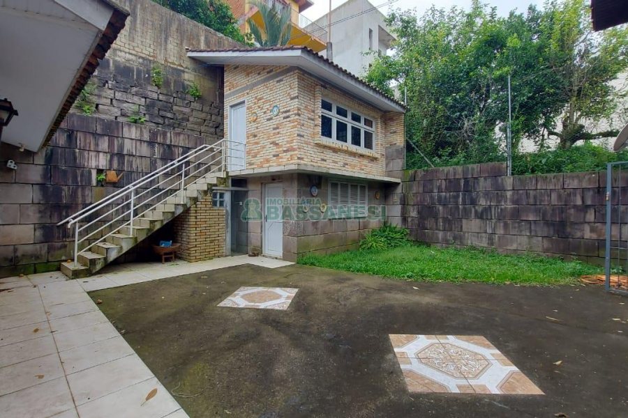 Casa com 382m², 3 vagas, no bairro Santa Catarina em Caxias do Sul para Comprar