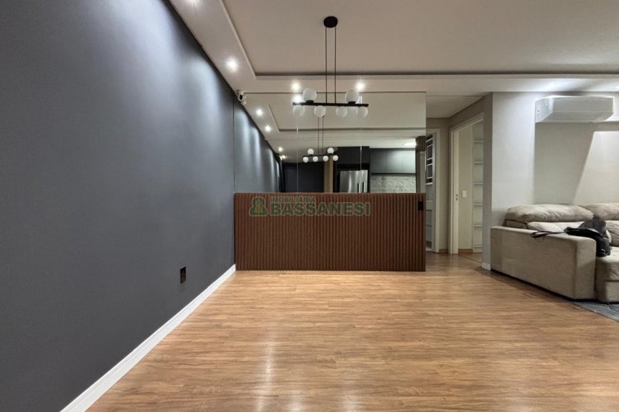Apto Mobiliado com 55m², 2 dormitórios, 1 vaga, no bairro De Lazzer em Caxias do Sul para Alugar