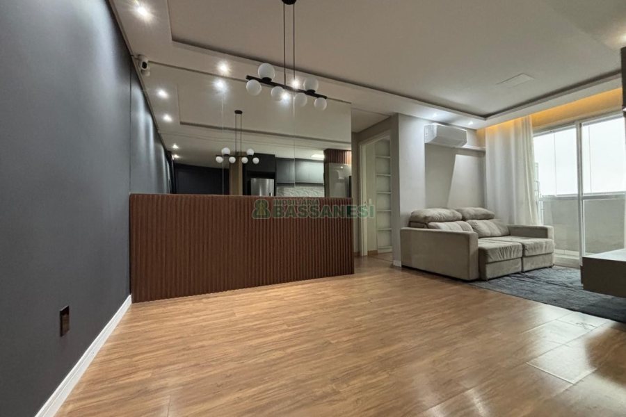 Apto Mobiliado com 55m², 2 dormitórios, 1 vaga, no bairro De Lazzer em Caxias do Sul para Alugar