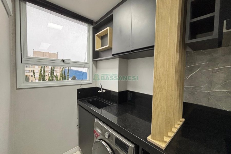 Apto Mobiliado com 55m², 2 dormitórios, 1 vaga, no bairro De Lazzer em Caxias do Sul para Alugar