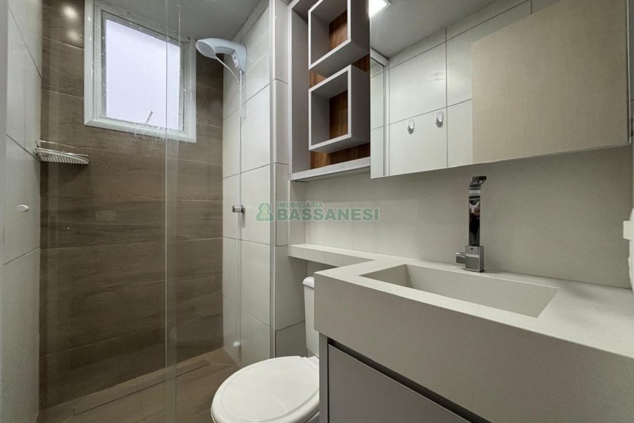 Apto Mobiliado com 55m², 2 dormitórios, 1 vaga, no bairro De Lazzer em Caxias do Sul para Alugar