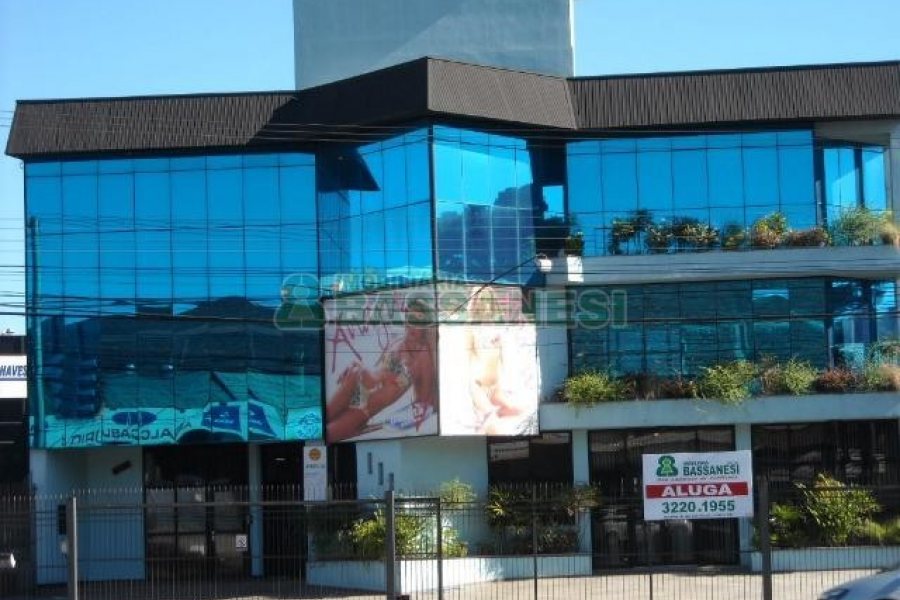 Loja com 400m², no bairro Sagrada Família em Caxias do Sul para Alugar