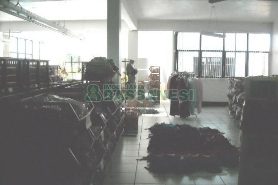 Loja com 400m², no bairro Sagrada Família em Caxias do Sul para Alugar