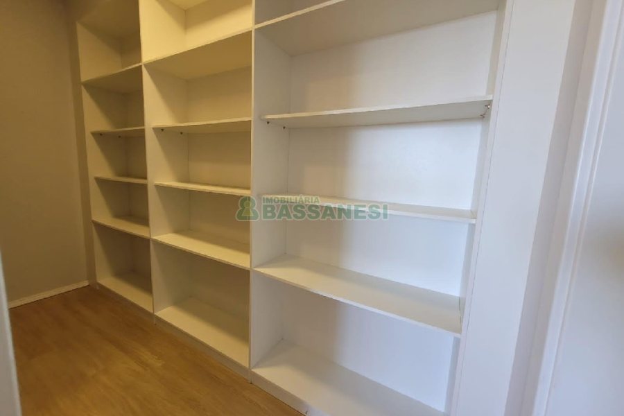 Apartamento com 80m², 2 dormitórios, 1 vaga, no bairro De Lazzer em Caxias do Sul para Comprar