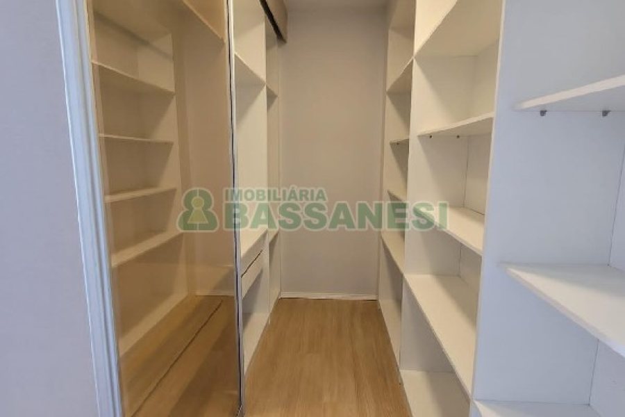 Apartamento com 80m², 2 dormitórios, 1 vaga, no bairro De Lazzer em Caxias do Sul para Comprar