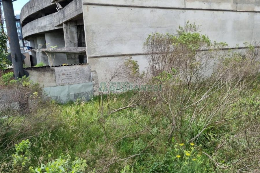 Terreno com 957m², no bairro Sanvitto em Caxias do Sul para Comprar