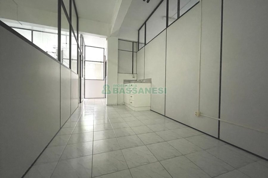 Loja com 191m², no bairro Pio X em Caxias do Sul para Alugar ou Comprar