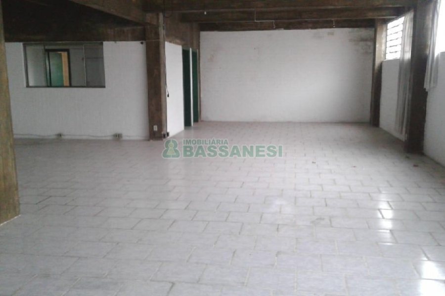 Loja com 270m², no bairro Exposição em Caxias do Sul para Alugar