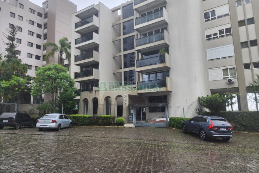 Apartamento com 241m², 2 dormitórios, 2 vagas, no bairro Madureira em Caxias do Sul para Comprar