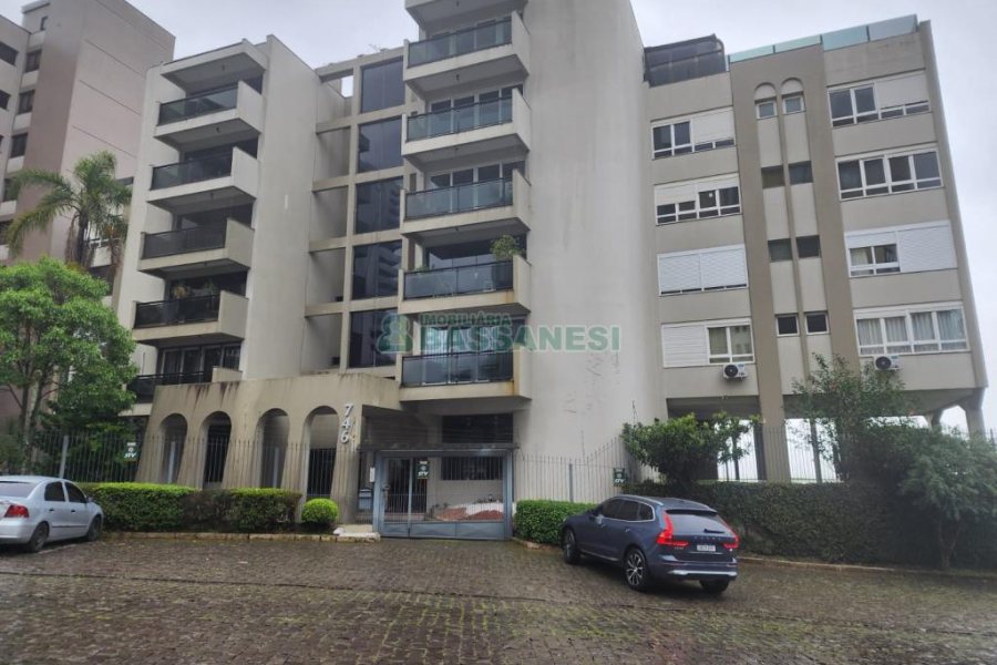 Apartamento com 241m², 2 dormitórios, 2 vagas, no bairro Madureira em Caxias do Sul para Comprar