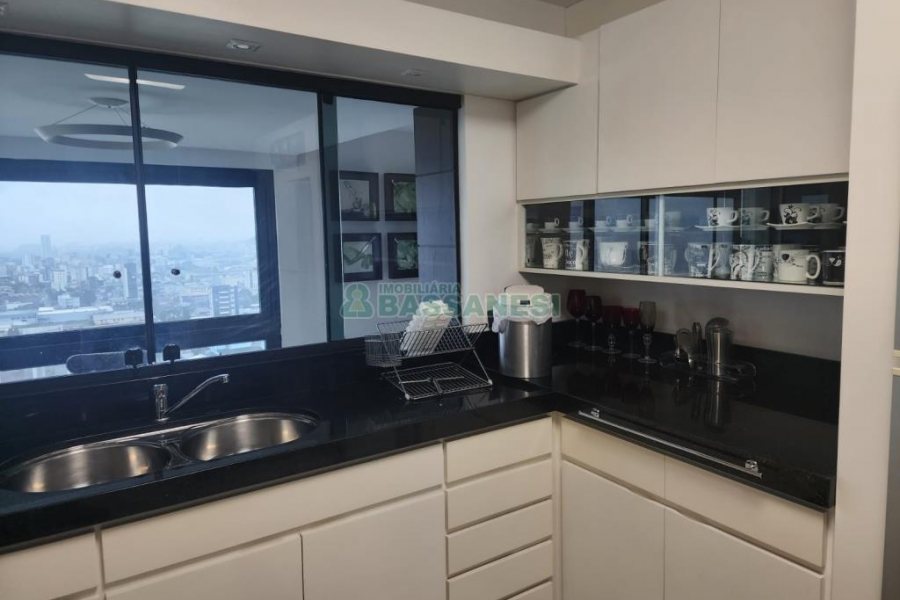 Apartamento com 241m², 2 dormitórios, 2 vagas, no bairro Madureira em Caxias do Sul para Comprar