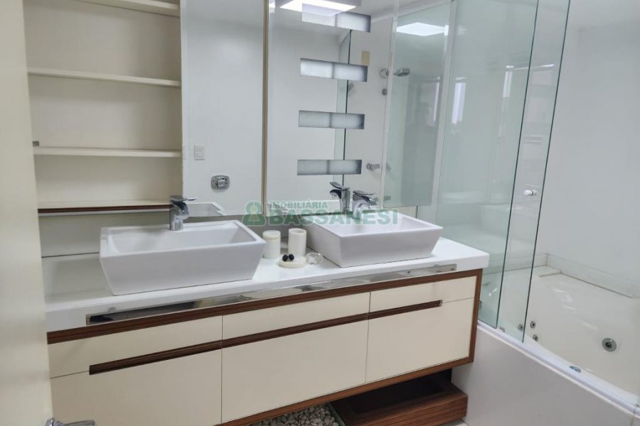 Apartamento com 241m², 2 dormitórios, 2 vagas, no bairro Madureira em Caxias do Sul para Comprar