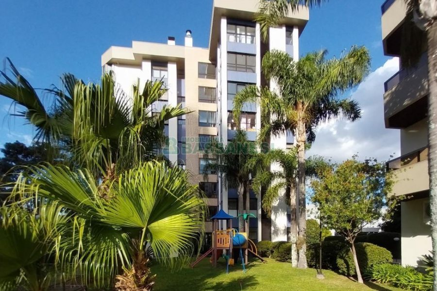 Apartamento com 344m², 4 dormitórios, 3 vagas, no bairro Madureira em Caxias do Sul para Comprar