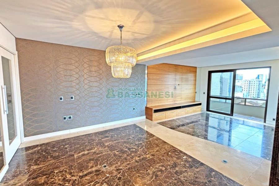 Apartamento com 344m², 4 dormitórios, 3 vagas, no bairro Madureira em Caxias do Sul para Comprar