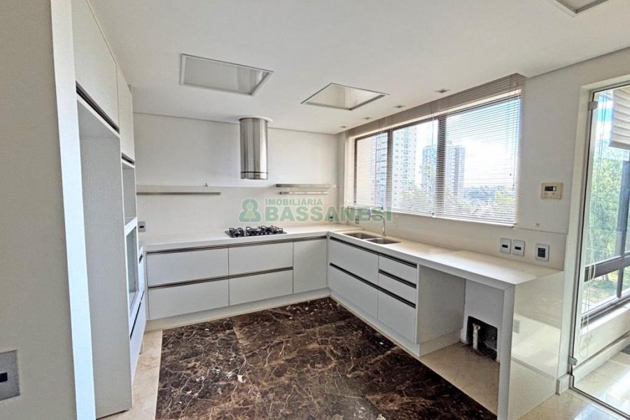 Apartamento com 344m², 4 dormitórios, 3 vagas, no bairro Madureira em Caxias do Sul para Comprar