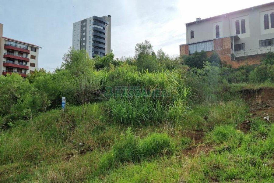 Terreno com 1185m², no bairro São Leopoldo em Caxias do Sul para Comprar
