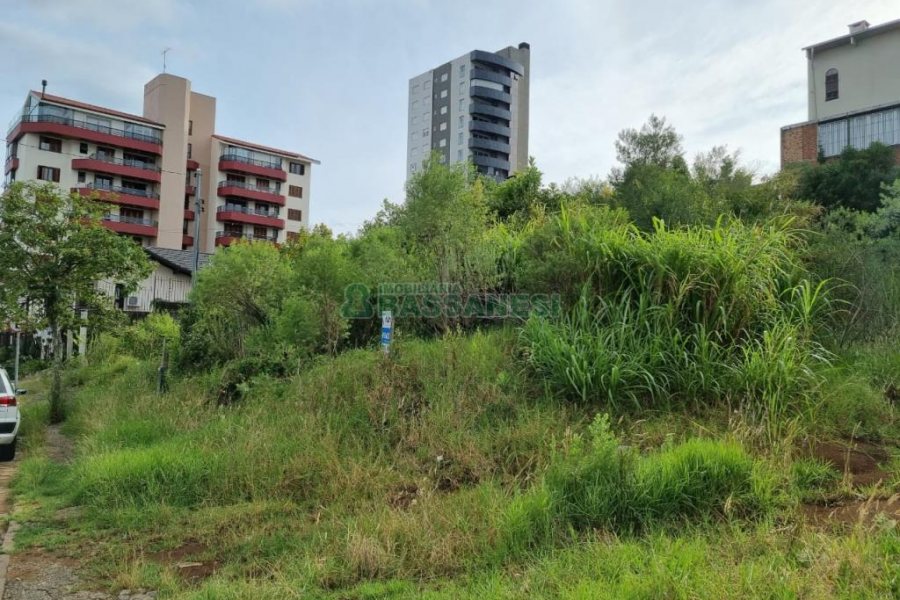 Terreno com 1185m², no bairro São Leopoldo em Caxias do Sul para Comprar
