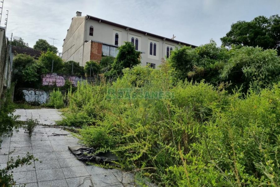 Terreno com 1185m², no bairro São Leopoldo em Caxias do Sul para Comprar