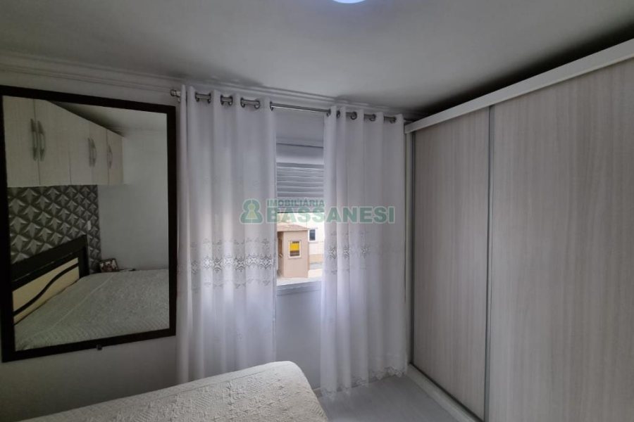 Apartamento com 49m², 2 dormitórios, no bairro Charqueadas em Caxias do Sul para Comprar