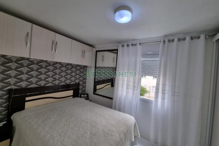 Apartamento com 49m², 2 dormitórios, no bairro Charqueadas em Caxias do Sul para Comprar