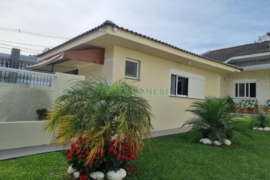 Casa com 139m², 3 dormitórios, 2 vagas, no bairro São Luiz em Caxias do Sul para Comprar