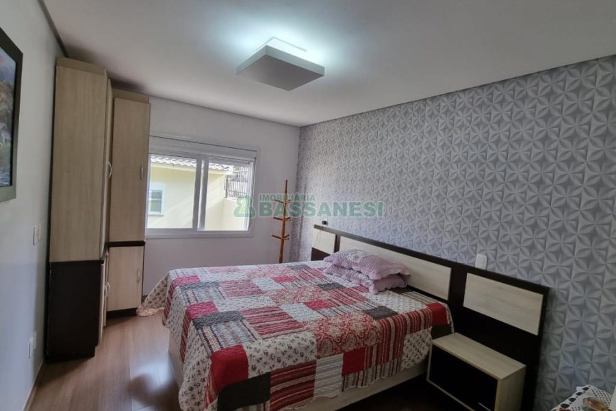 Casa com 139m², 3 dormitórios, 2 vagas, no bairro São Luiz em Caxias do Sul para Comprar