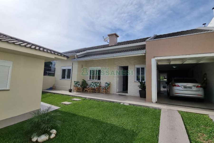 Casa com 139m², 3 dormitórios, 2 vagas, no bairro São Luiz em Caxias do Sul para Comprar