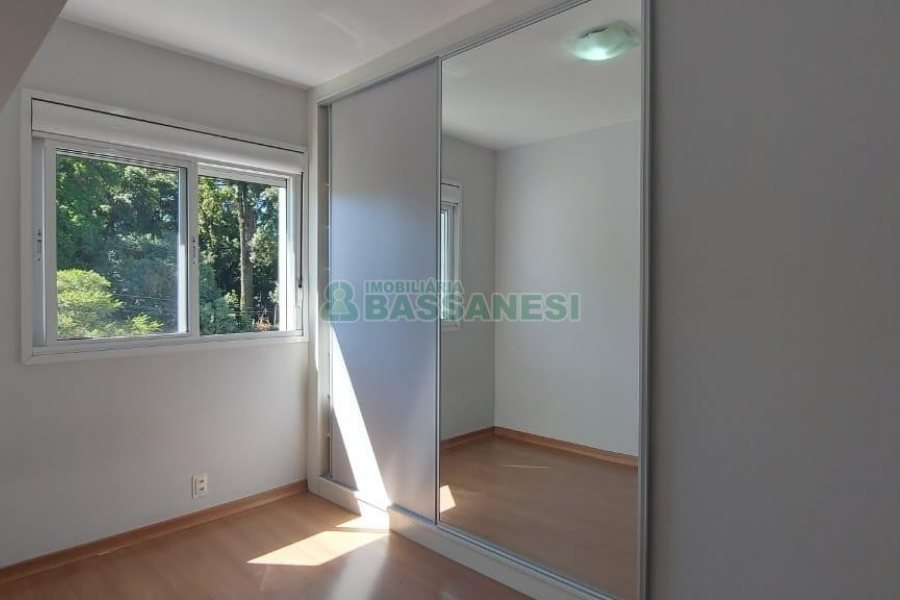 Apto Mobiliado com 63m², 2 dormitórios, 1 vaga, no bairro Petrópolis em Caxias do Sul para Alugar
