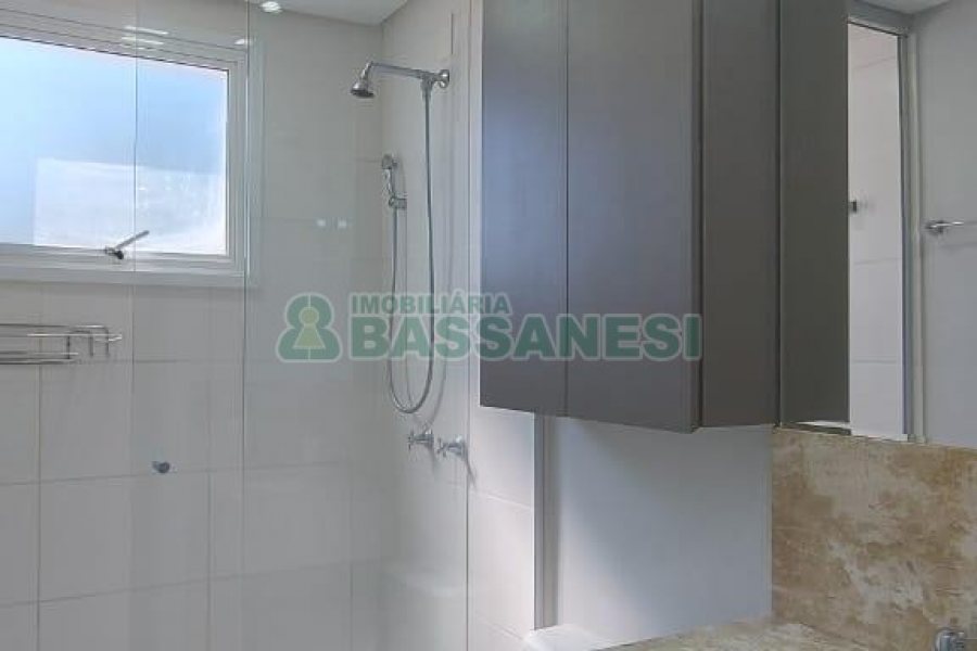 Apto Mobiliado com 63m², 2 dormitórios, 1 vaga, no bairro Petrópolis em Caxias do Sul para Alugar