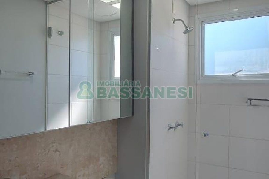 Apto Mobiliado com 63m², 2 dormitórios, 1 vaga, no bairro Petrópolis em Caxias do Sul para Alugar