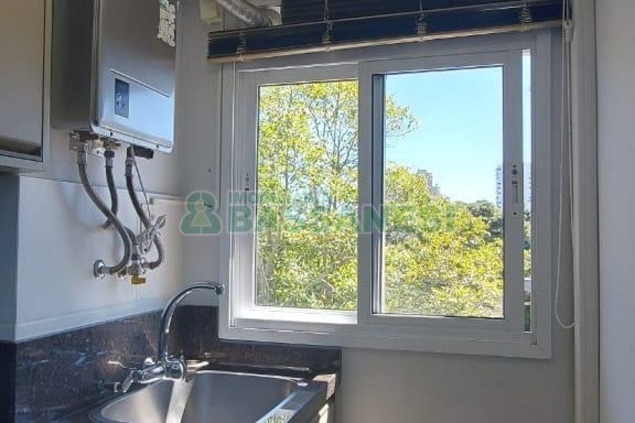 Apto Mobiliado com 63m², 2 dormitórios, 1 vaga, no bairro Petrópolis em Caxias do Sul para Alugar