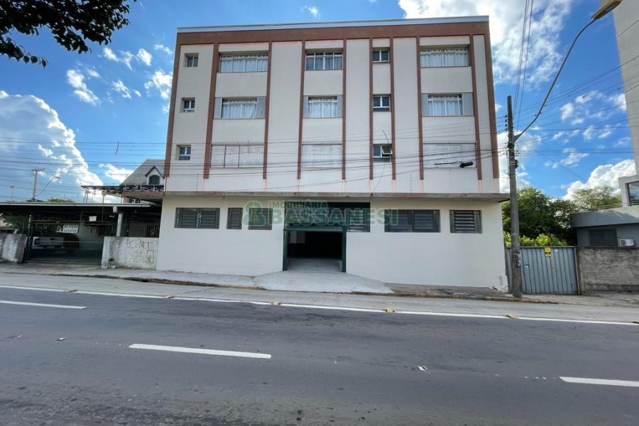 Loja com 396m², 3 dormitórios, no bairro Santa Catarina em Caxias do Sul para Alugar
