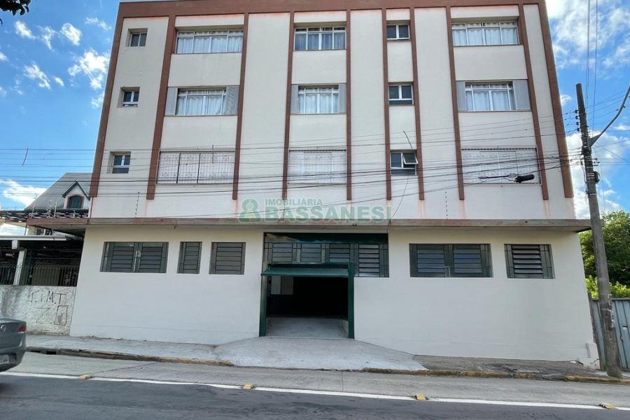 Loja com 396m², 3 dormitórios, no bairro Santa Catarina em Caxias do Sul para Alugar