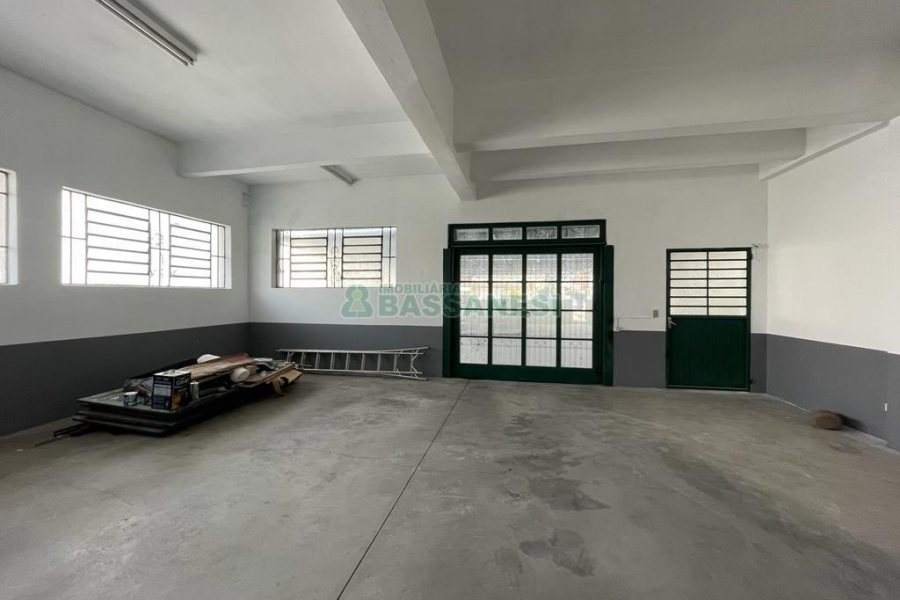 Loja com 396m², 3 dormitórios, no bairro Santa Catarina em Caxias do Sul para Alugar