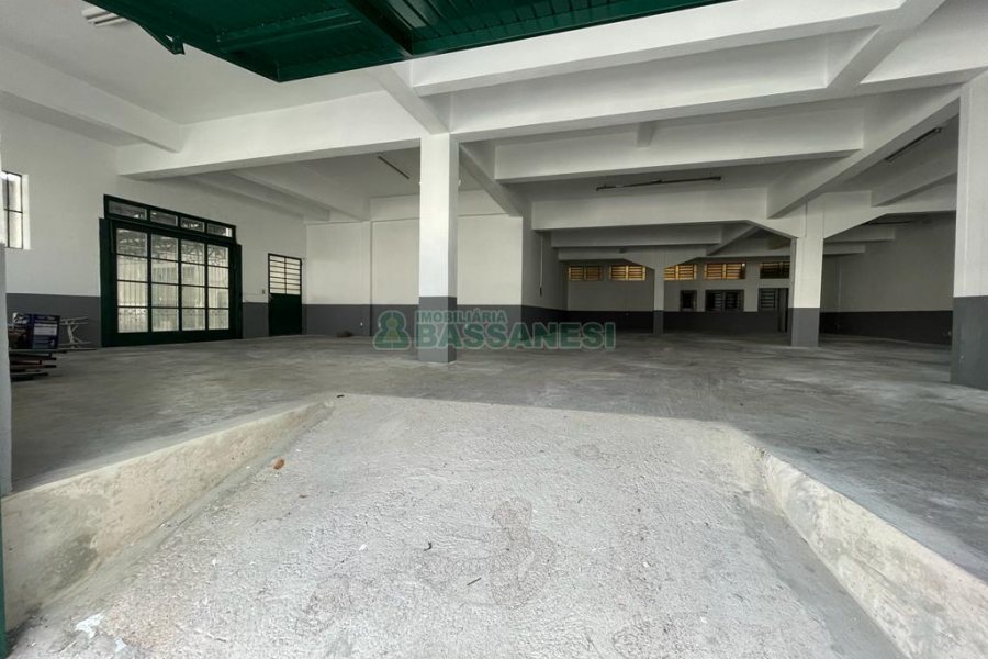 Loja com 396m², 3 dormitórios, no bairro Santa Catarina em Caxias do Sul para Alugar