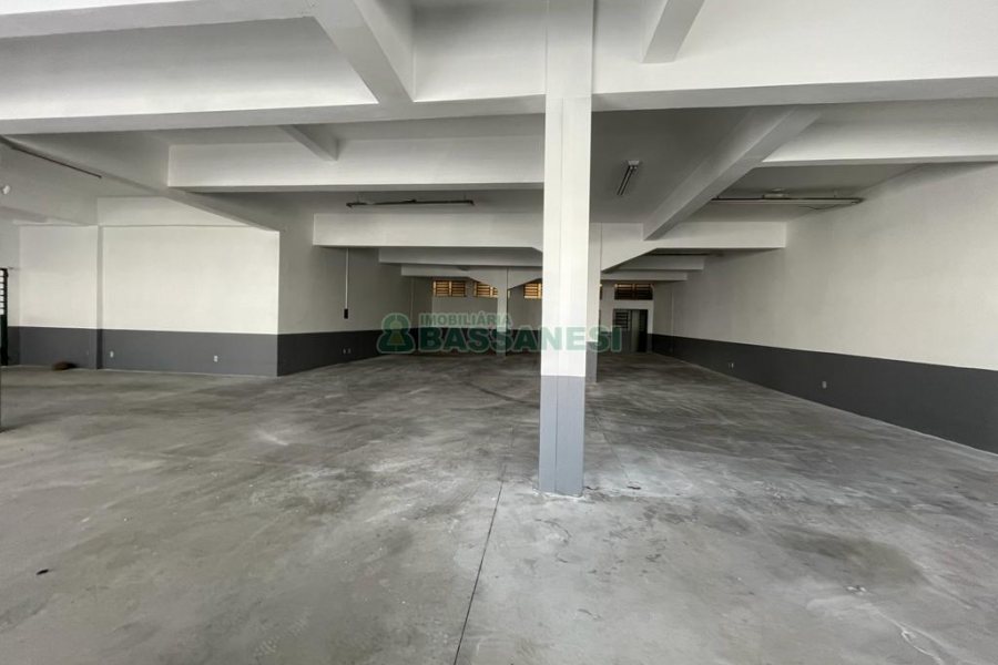 Loja com 396m², 3 dormitórios, no bairro Santa Catarina em Caxias do Sul para Alugar