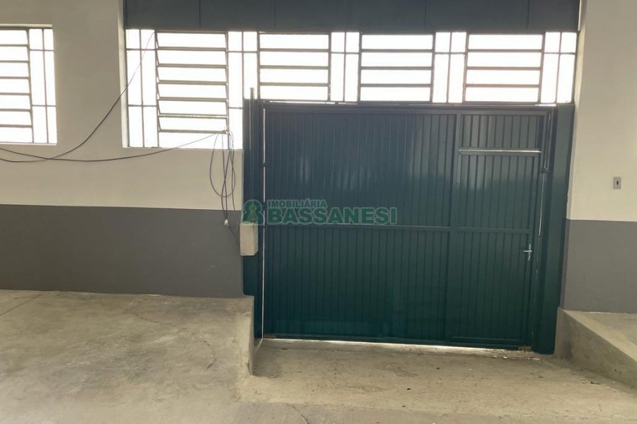 Loja com 396m², 3 dormitórios, no bairro Santa Catarina em Caxias do Sul para Alugar