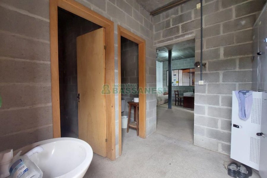 Loja com 350m², no bairro São Cristóvão em Caxias do Sul para Alugar